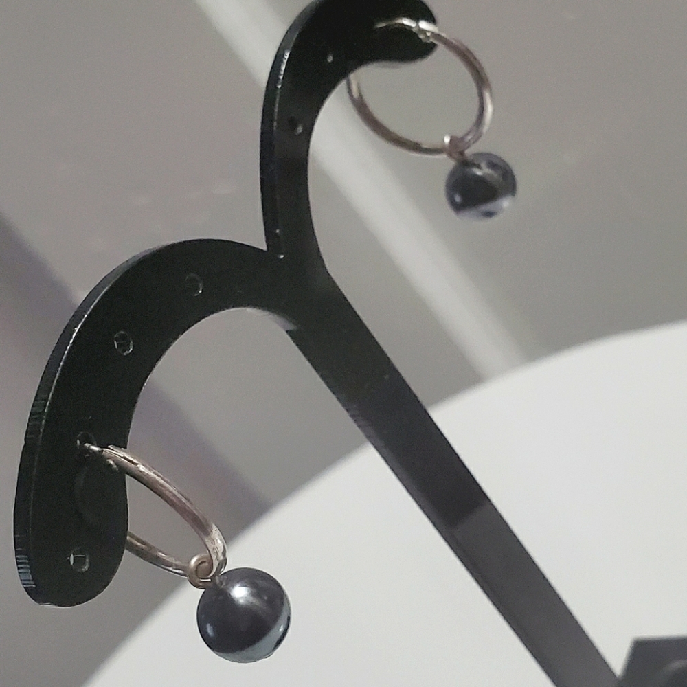 Black Ball Dangle Earrings.🌴